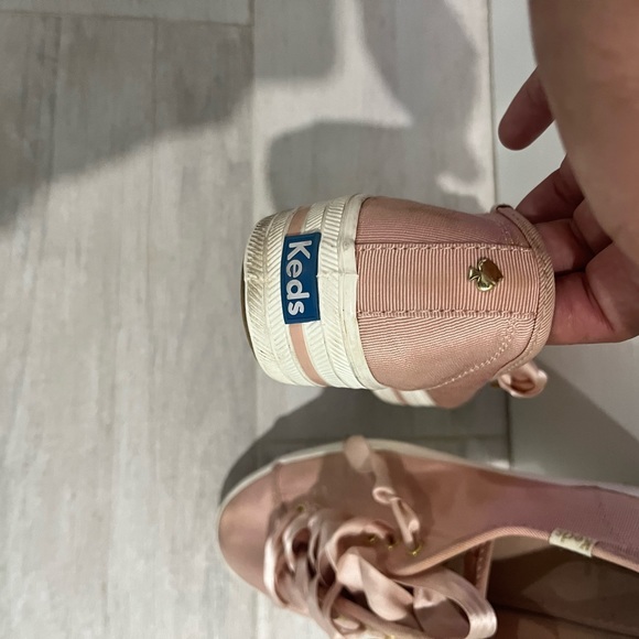 Ok these keds are beautiful I bought them with a few little stains. - Picture 3 of 3